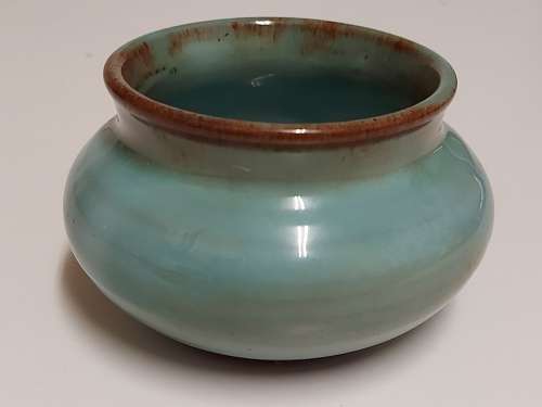 STUNNING LINN WARE POTTERY BOWL, GREEN WITH BROWN HUES