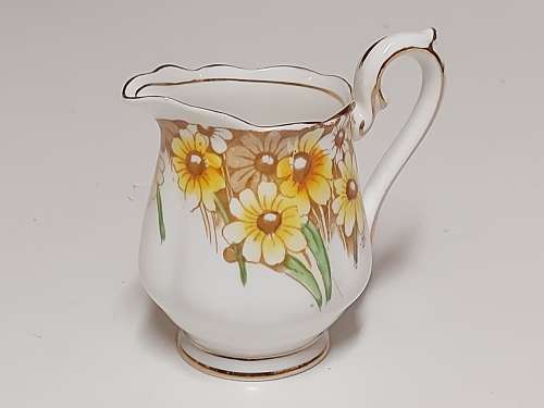 VINTAGE 1930s ROYAL ALBERT  MARYLAND SMALL CREAMER