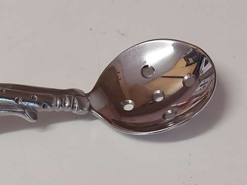 AWESOME DIANA CARMICHAEL CHEETAH MOTIF OLIVE SPOON