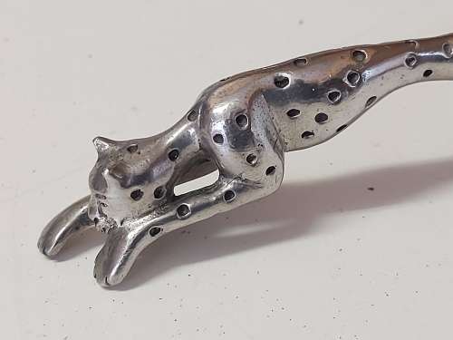 AWESOME DIANA CARMICHAEL CHEETAH MOTIF OLIVE SPOON