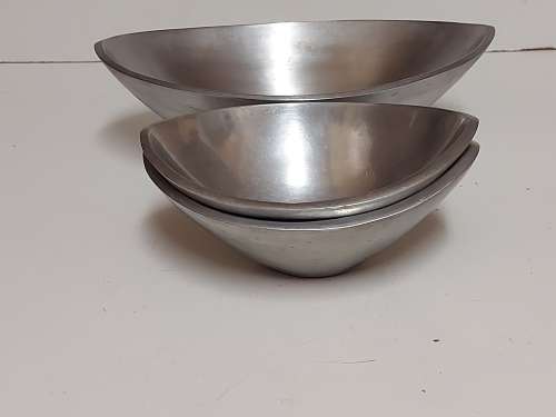BEAUTIFUL FUNCTIONAL ART CAST ALUMINIUM SET OF THREE SOLID AND STURDY BOWLS