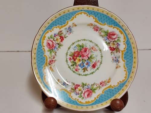 STUNNING VINTAGE WINDSOR E B 1850 FOLEY BONE CHINA MADE IN ENGLAND TEA TRIO