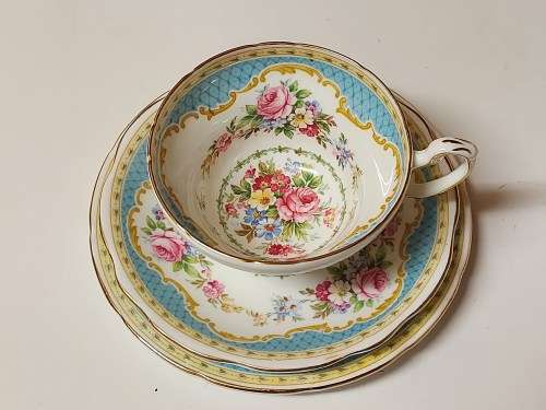 STUNNING VINTAGE WINDSOR E B 1850 FOLEY BONE CHINA MADE IN ENGLAND TEA TRIO