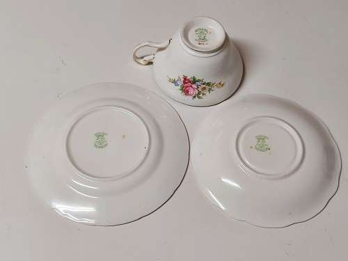 STUNNING VINTAGE WINDSOR E B 1850 FOLEY BONE CHINA MADE IN ENGLAND TEA TRIO