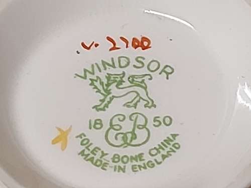 STUNNING VINTAGE WINDSOR E B 1850 FOLEY BONE CHINA MADE IN ENGLAND TEA TRIO