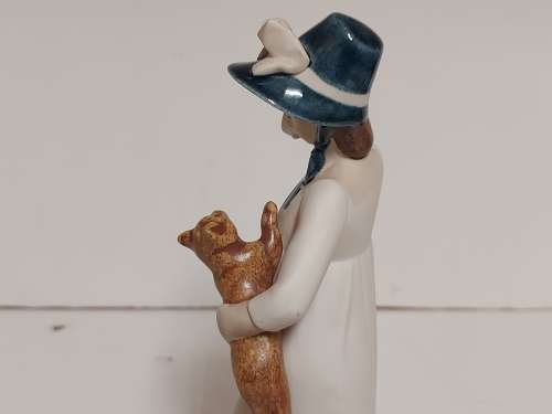 VINTAGE REX VALENCIA HAND-MADE IN SPAIN PORCELAIN FIGURINE