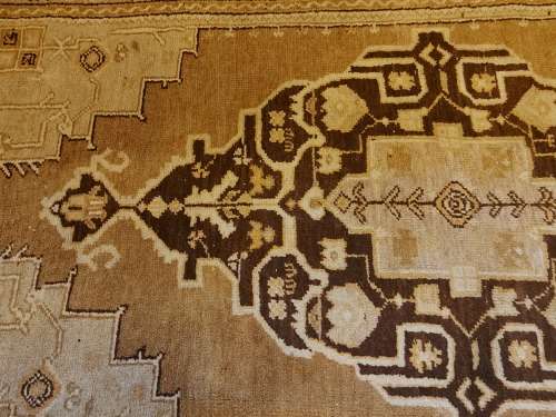 STUNNING VINTAGE PURE WOOL, HAND KNOTTED ANATOLIAN TURKISH RUG MEASURING 2.06 X 1.10 METRES