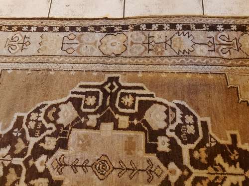 STUNNING VINTAGE PURE WOOL, HAND KNOTTED ANATOLIAN TURKISH RUG MEASURING 2.06 X 1.10 METRES