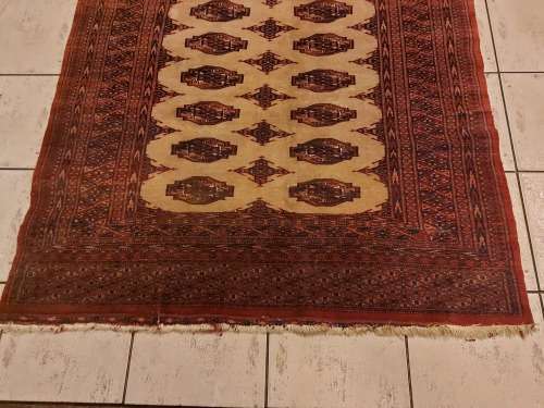 VINTAGE PURE WOOL HAND WOVEN PERSIAN CARPET, 1.8 X 1,2 METRE