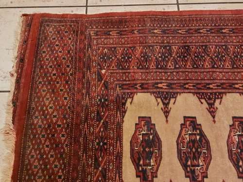 VINTAGE PURE WOOL HAND WOVEN PERSIAN CARPET, 1.8 X 1,2 METRE