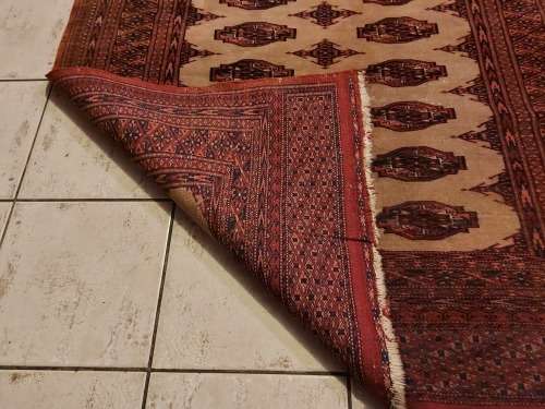 VINTAGE PURE WOOL HAND WOVEN PERSIAN CARPET, 1.8 X 1,2 METRE
