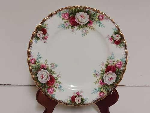 STRIKING VINTAGE ROYAL ALBERT BONE CHINA CELEBRATION TEA TRIO