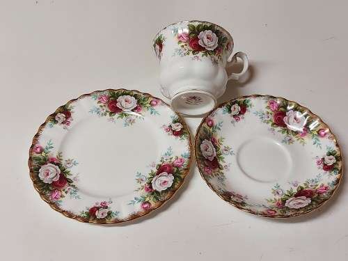 STRIKING VINTAGE ROYAL ALBERT BONE CHINA CELEBRATION TEA TRIO