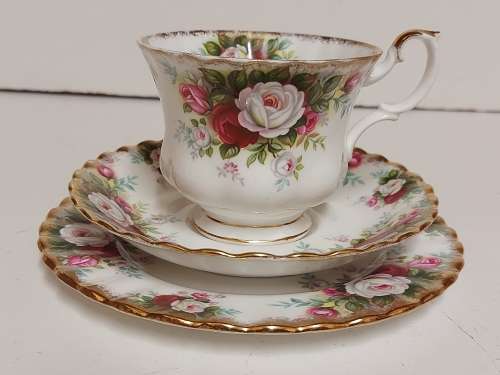 STRIKING VINTAGE ROYAL ALBERT BONE CHINA CELEBRATION TEA TRIO