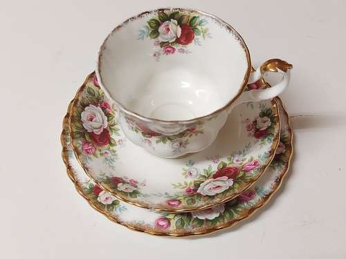 STRIKING VINTAGE ROYAL ALBERT BONE CHINA CELEBRATION TEA TRIO