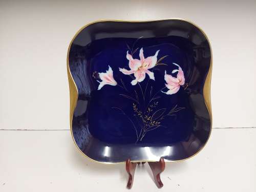SPECTACULAR EDELSTEIN BAVARIA PLATTER, KOBALT WITH A FLORAL MOTIF AND GOLD TRIM