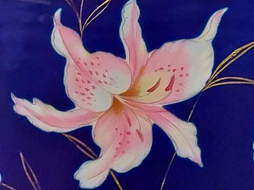 SPECTACULAR EDELSTEIN BAVARIA PLATTER, KOBALT WITH A FLORAL MOTIF AND GOLD TRIM