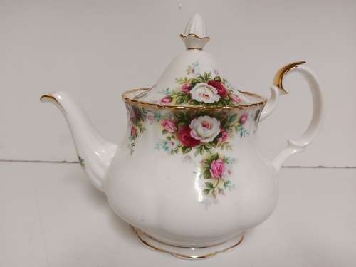 STRIKING VINTAGE ROYAL ALBERT BONE CHINA CELEBRATION TEA POT IN MINT CONDITION