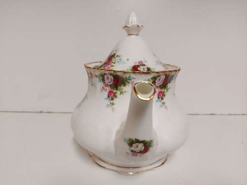 STRIKING VINTAGE ROYAL ALBERT BONE CHINA CELEBRATION TEA POT IN MINT CONDITION