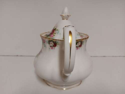 STRIKING VINTAGE ROYAL ALBERT BONE CHINA CELEBRATION TEA POT IN MINT CONDITION