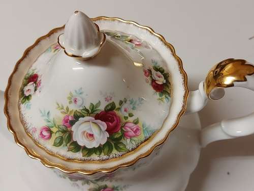STRIKING VINTAGE ROYAL ALBERT BONE CHINA CELEBRATION TEA POT IN MINT CONDITION