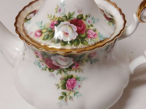 STRIKING VINTAGE ROYAL ALBERT BONE CHINA CELEBRATION TEA POT IN MINT CONDITION