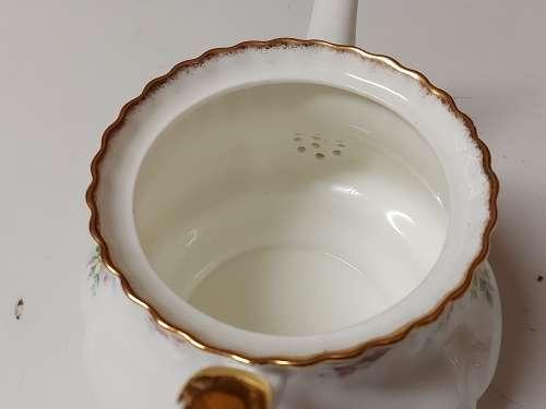 STRIKING VINTAGE ROYAL ALBERT BONE CHINA CELEBRATION TEA POT IN MINT CONDITION