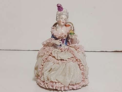 GORGEOUS VINTAGE ALKA DRESDEN CHARLOTTE LACE FIGURINE
