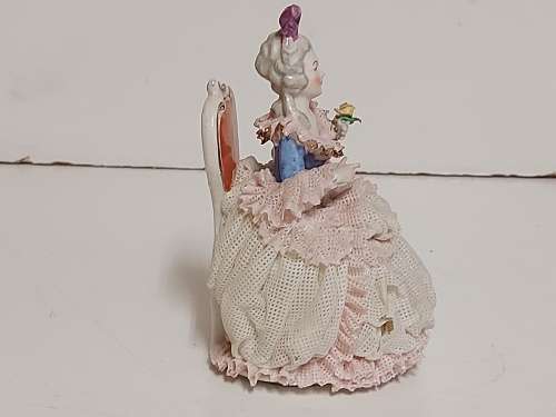 GORGEOUS VINTAGE ALKA DRESDEN CHARLOTTE LACE FIGURINE