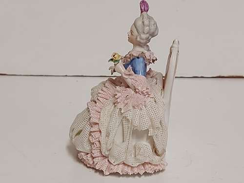 GORGEOUS VINTAGE ALKA DRESDEN CHARLOTTE LACE FIGURINE