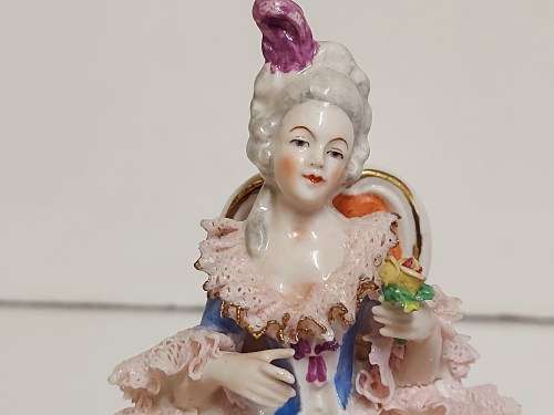 GORGEOUS VINTAGE ALKA DRESDEN CHARLOTTE LACE FIGURINE