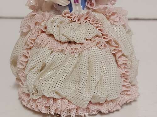 GORGEOUS VINTAGE ALKA DRESDEN CHARLOTTE LACE FIGURINE