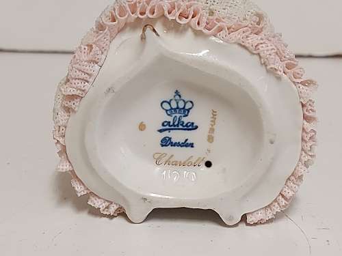 GORGEOUS VINTAGE ALKA DRESDEN CHARLOTTE LACE FIGURINE