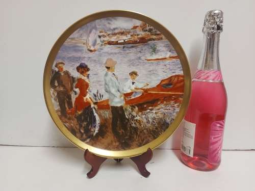 CROWN STAFFORDSHIRE FINE BONE CHINA PLATE DEPICTING PIERRE RENOIR`S (1841-1919) OARSMEN AT CHATOU