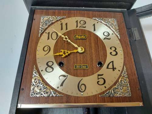VINTAGE RHYTHM 30 DAY WALL CLOCK IN A WOODEN CASING, WITH KEY AND PENDULUM AND WORKING