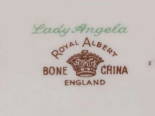 GORGEOUS AND ELEGANT VINTAGE 1940`s ROYAL ALBERT BONE CHINA LADY ANGELA COFFEE POT