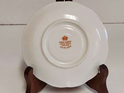 VINTAGE ROYAL ALBERT BONE CHINA HEIRLOOM TRIO IN MINT CONDITION