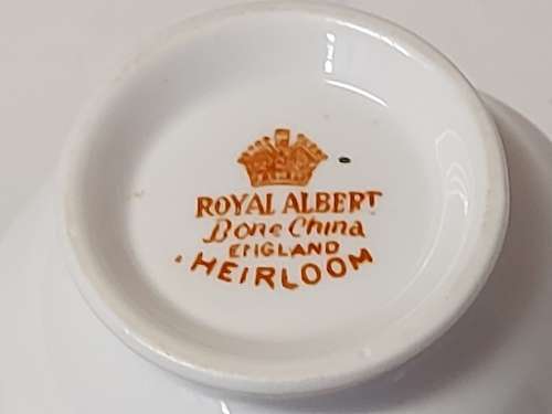 GORGEOUS AND ELEGANT VINTAGE ROYAL ALBERT BONE CHINA HEIRLOOM CREAMER IN MINT CONDITION