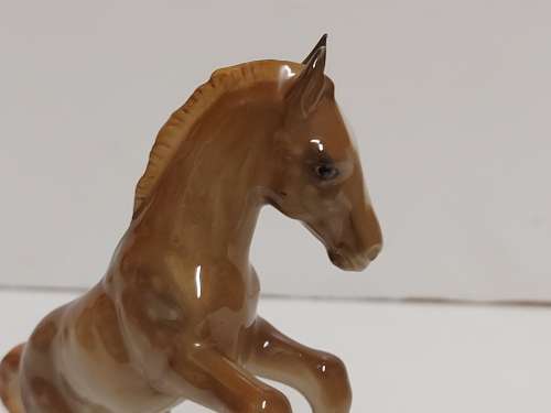 VINTAGE LORENZ HUTSCHENREUTHER KUNSTABTEILUNG GERMANY DAPPLED CHESTNUT PORCELAIN HORSE FIGURINE