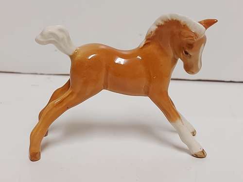 GORGEOUS VINTAGE BESWICK ENGLAND PLAYFUL FOAL FIGURINE