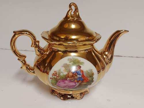 EXQUISITE VINTAGE BAVARIA GERMANY GOLD OVERLAY TEAPOT, MARKED ECHT GOLD