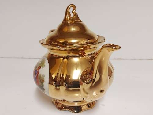 EXQUISITE VINTAGE BAVARIA GERMANY GOLD OVERLAY TEAPOT, MARKED ECHT GOLD