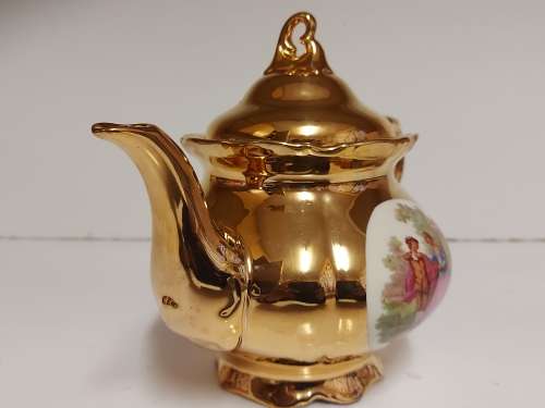 EXQUISITE VINTAGE BAVARIA GERMANY GOLD OVERLAY TEAPOT, MARKED ECHT GOLD