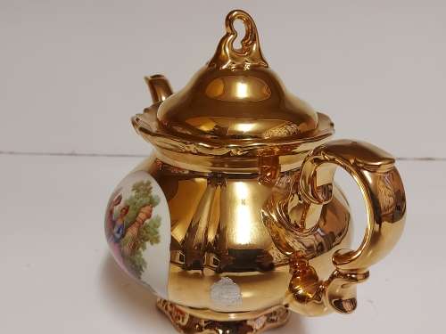 EXQUISITE VINTAGE BAVARIA GERMANY GOLD OVERLAY TEAPOT, MARKED ECHT GOLD