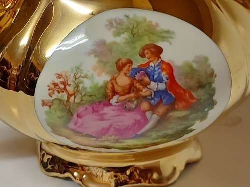 EXQUISITE VINTAGE BAVARIA GERMANY GOLD OVERLAY TEAPOT, MARKED ECHT GOLD