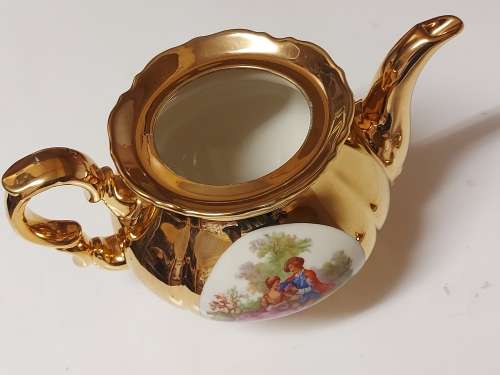 EXQUISITE VINTAGE BAVARIA GERMANY GOLD OVERLAY TEAPOT, MARKED ECHT GOLD