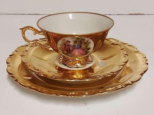 EXQUISITE VINTAGE BAVARIA GERMANY GOLD OVERLAY TEA TRIO, MARKED ECHT GOLD