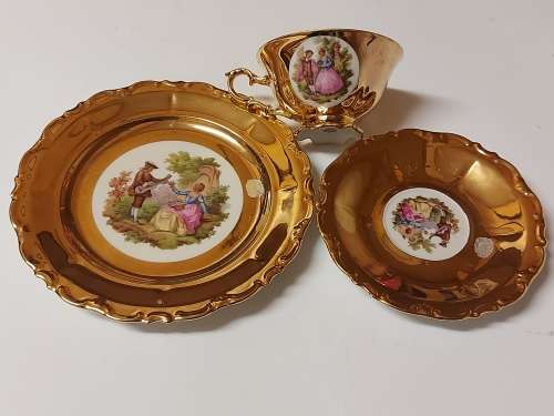 EXQUISITE VINTAGE BAVARIA GERMANY GOLD OVERLAY TEA TRIO, MARKED ECHT GOLD
