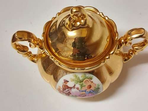 EXQUISITE VINTAGE BAVARIA GERMANY GOLD OVERLAY TWIN HANDLED, LIDDED SUGAR BOWL