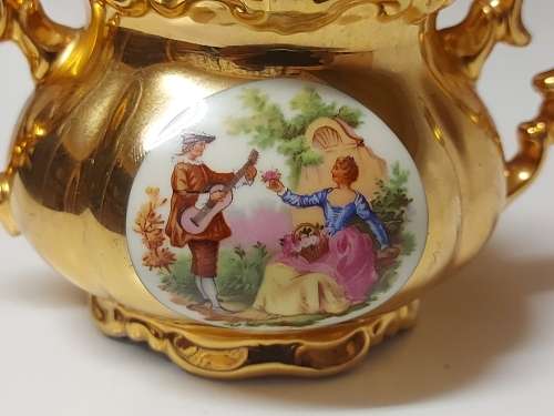 EXQUISITE VINTAGE BAVARIA GERMANY GOLD OVERLAY TWIN HANDLED, LIDDED SUGAR BOWL